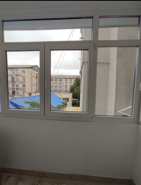 Apartament 4 camere, decomandat, etajul 2/4, Radauti