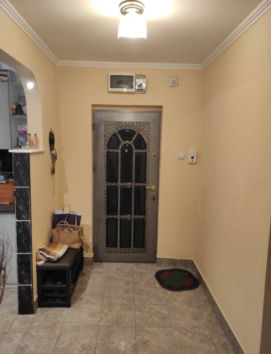 Apartament 4 camere, decomandat, etajul 2/4, Radauti