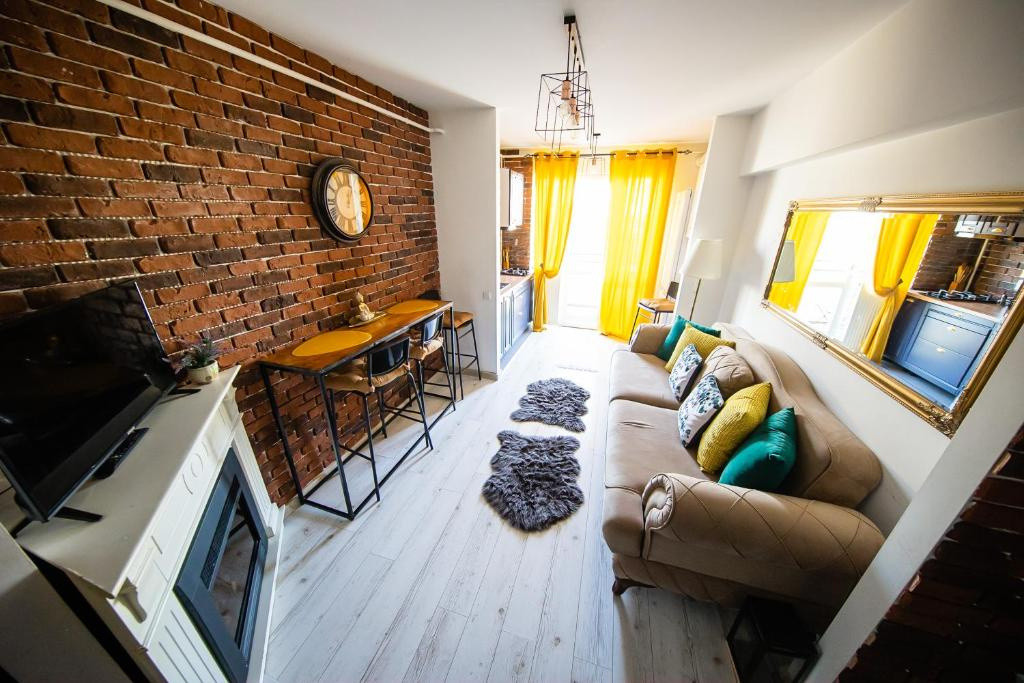 Persoana fizica apartament 2 camere Podu Ros Palas 
