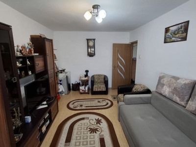Vand apartament cu 2 camere in Canta