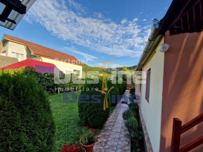 VAND CASA MOBILATA SI UTILATA + GRADINA + TEREN, ZONA LINISTITA, DEJ