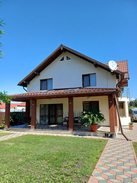 Casă 750 mp, curte individuală, garaj, foisor, Prejmer