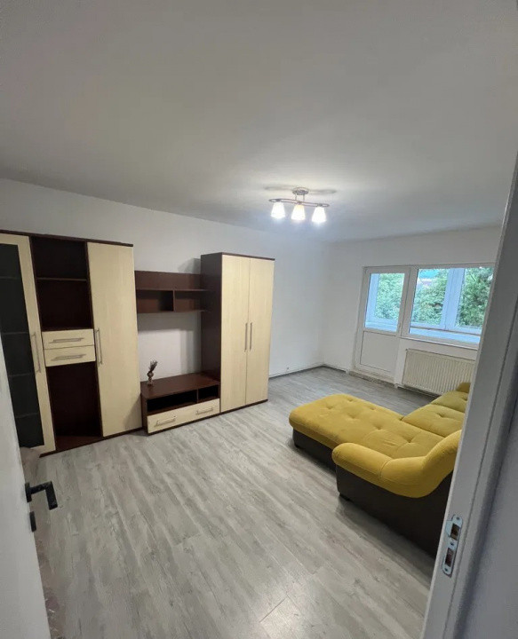 Apartament 3 camere etajul 1, Tractorul