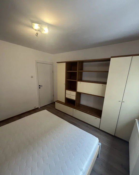 Apartament 3 camere etajul 1, Tractorul