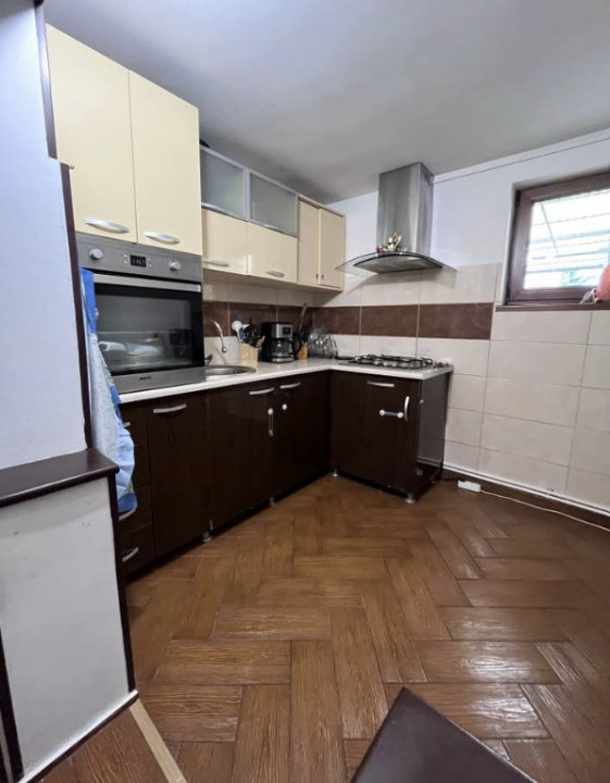 Casă la sol 5 camere, 195 mp, garaj, curte – Constanța