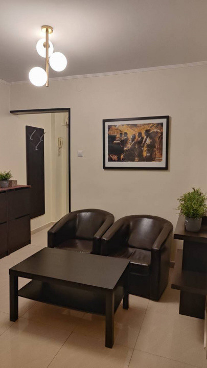 Vand apartament 3 camere Dacia