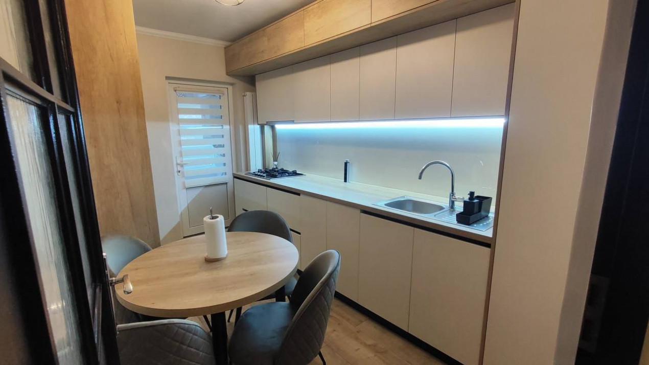 Vand apartament 3 camere Dacia