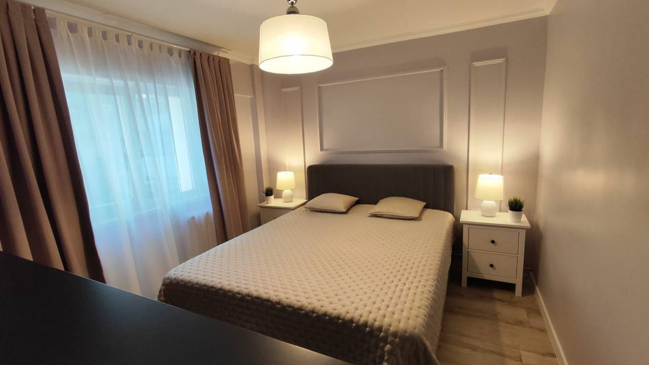 Vand apartament 3 camere Dacia