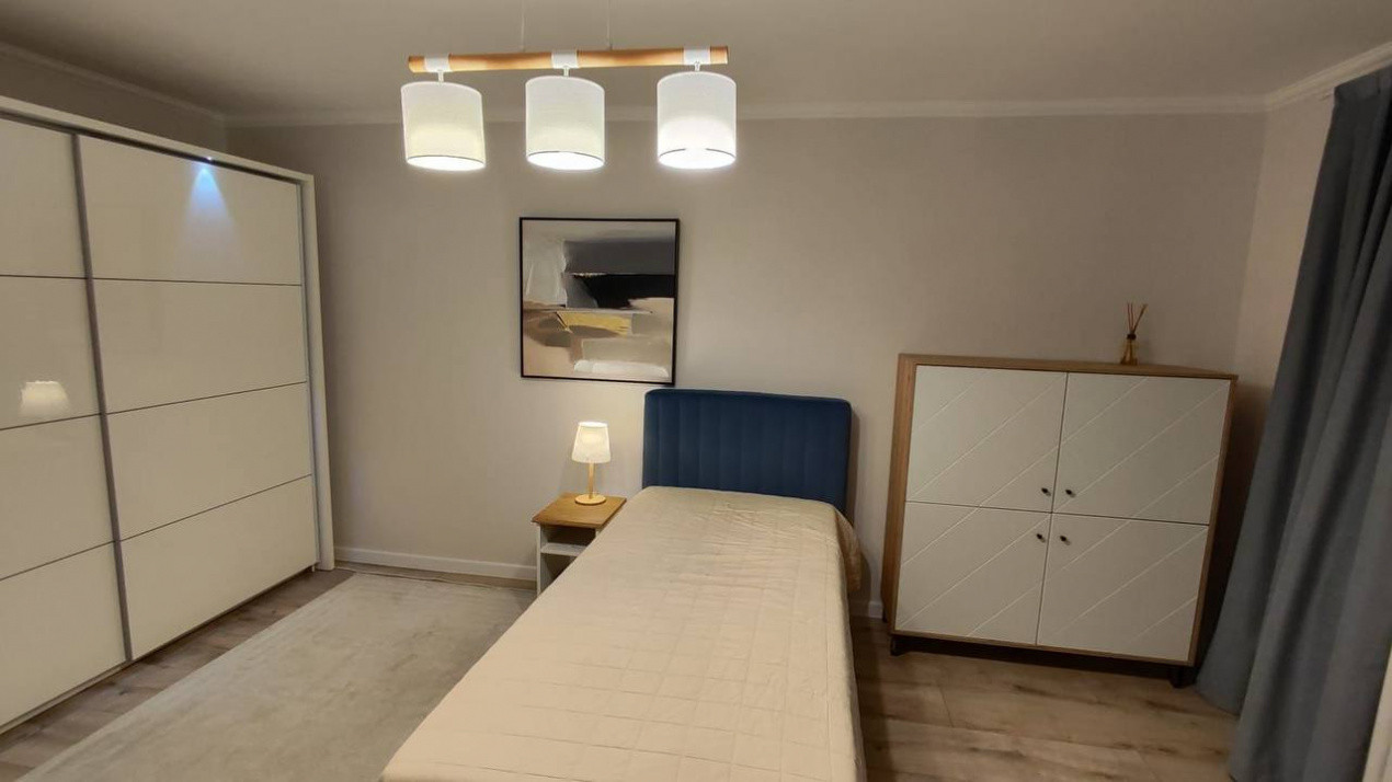 Vand apartament 3 camere Dacia