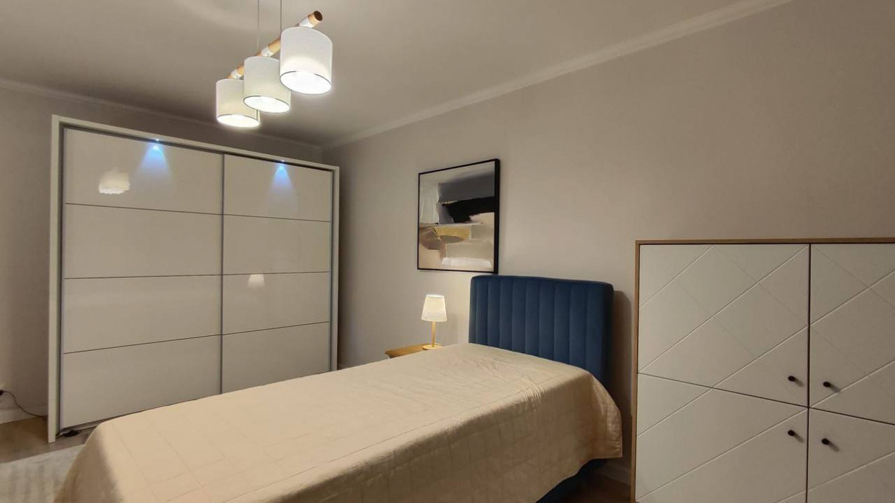 Vand apartament 3 camere Dacia