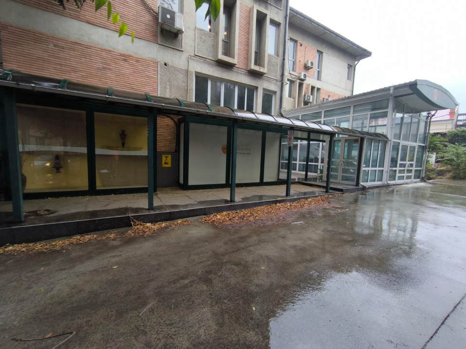 Ultracentral , spatiu comercial, productie ,showroom, resturant, cabinete...