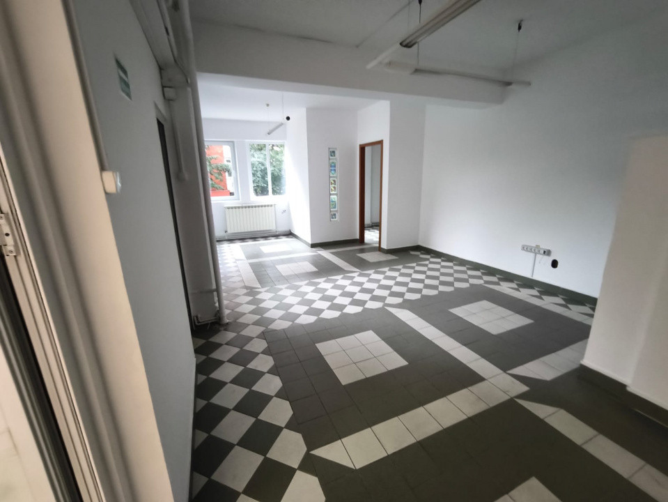 Ultracentral , spatiu comercial, productie ,showroom, resturant, cabinete...