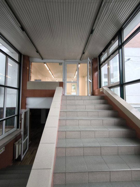 Ultracentral , spatiu comercial, productie ,showroom, resturant, cabinete...