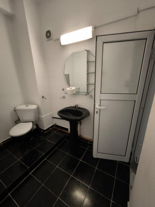 Ultracentral , spatiu comercial, productie ,showroom, resturant, cabinete...