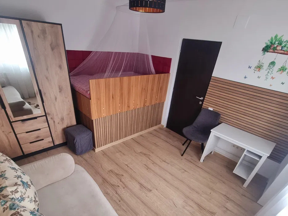 Casa tip duplex, curte + 2 locuri de parcare, zona Triaj