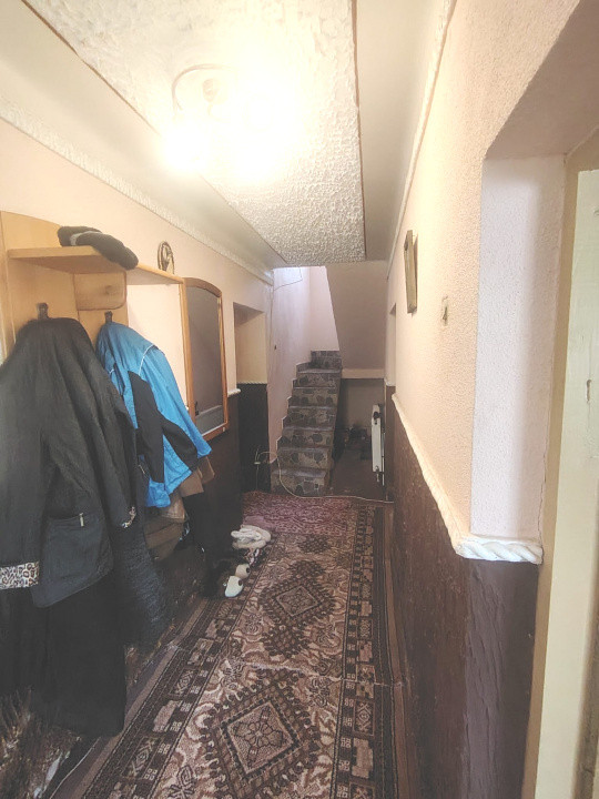 Casă spațioasă + teren 4800 mp, deschidere la 2 străzi – ideal locuit/investiție