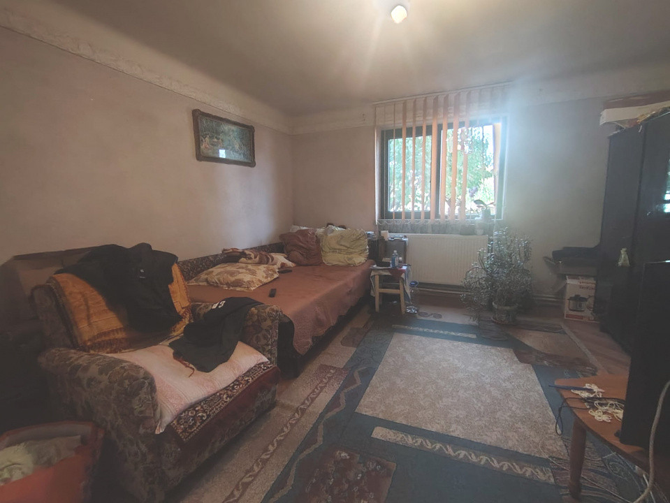 Casă spațioasă + teren 4800 mp, deschidere la 2 străzi – ideal locuit/investiție
