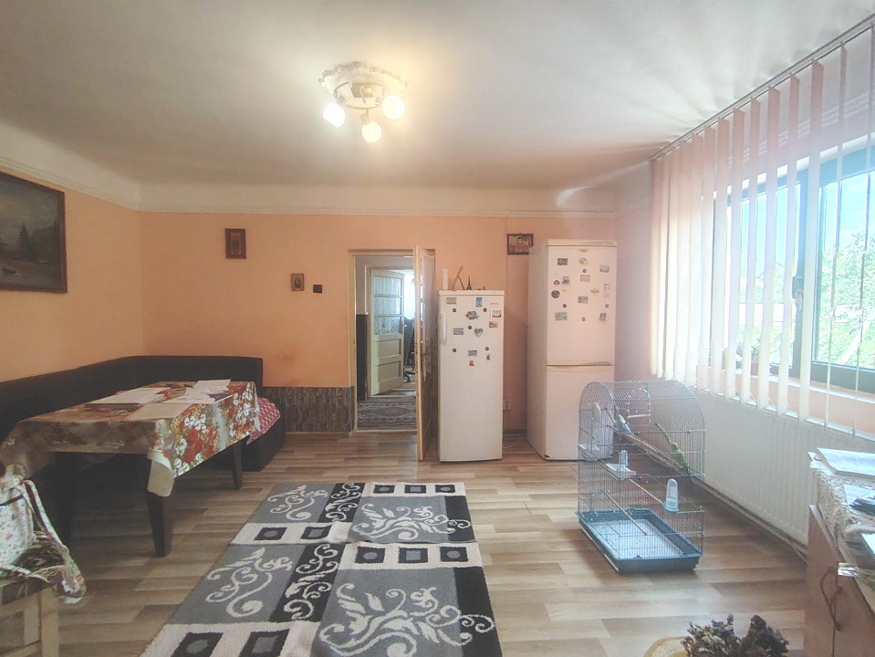 Casă spațioasă + teren 4800 mp, deschidere la 2 străzi – ideal locuit/investiție