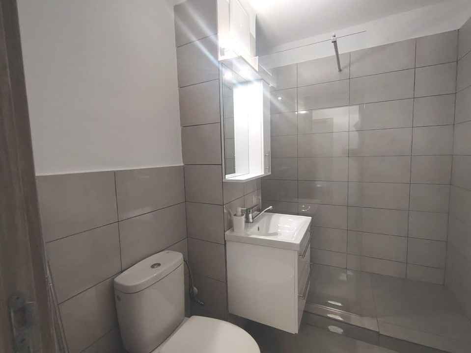 Apartament modern central-cu loc parcare privat