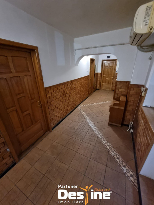 Nicolina - 4 camere, 100 mp, decomandat, parcare inclusă și aer condiționat