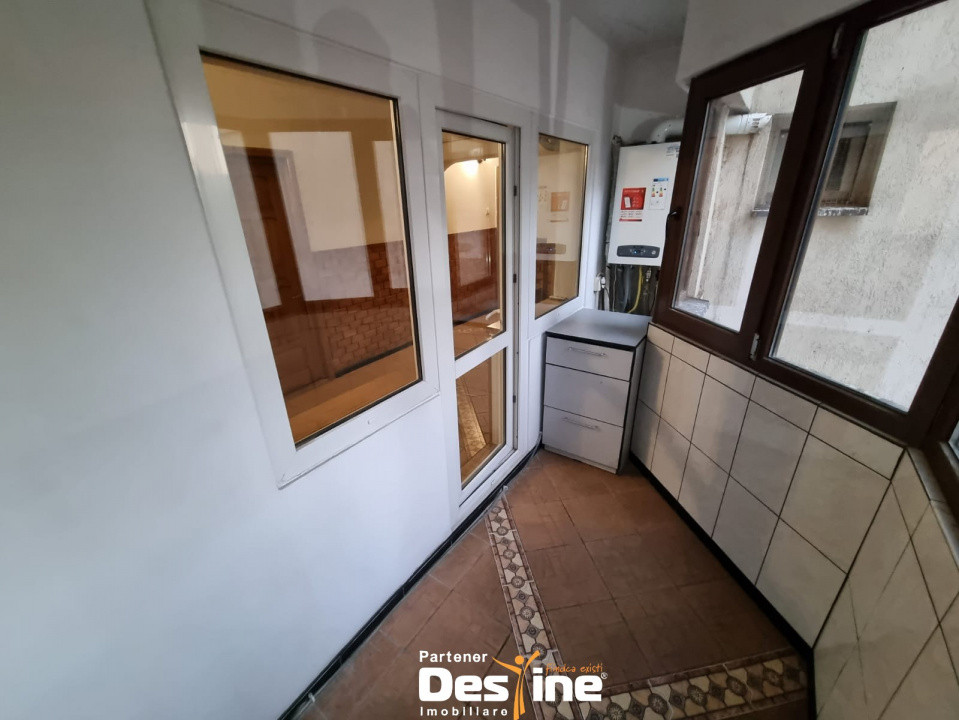 Nicolina - 4 camere, 100 mp, decomandat, parcare inclusă și aer condiționat