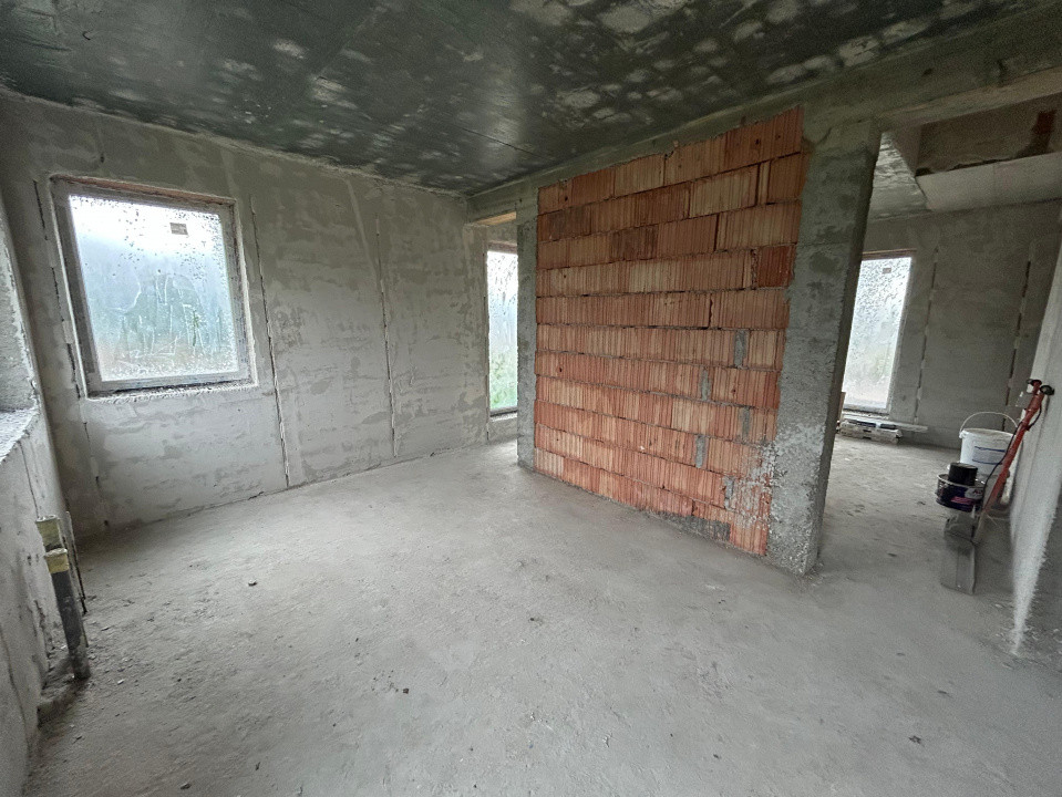 Casa individuala 120mp Teren 360mp Loc parcare terasa si curte generoasa Rediu