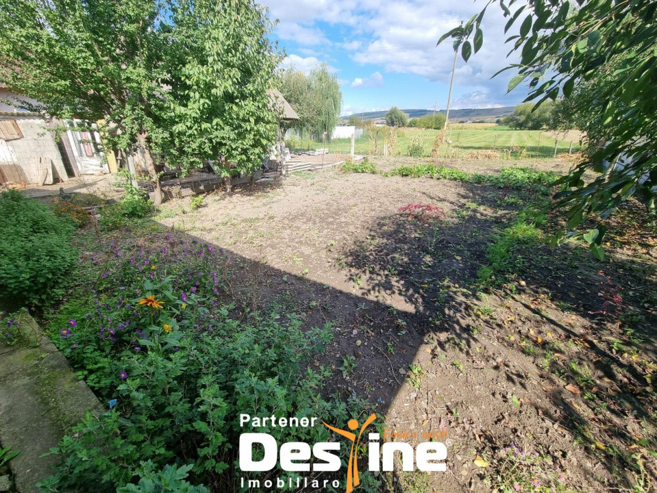 Lunca Pașcani - Casă + teren 500 mp, la 6 km de oraș,  gaze, apă, canalizare