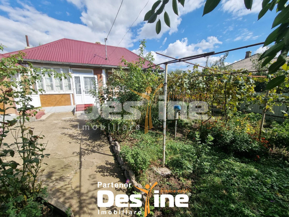 Lunca Pașcani - Casă + teren 692 mp, la 6 km de oraș,  gaze, apă, canalizare