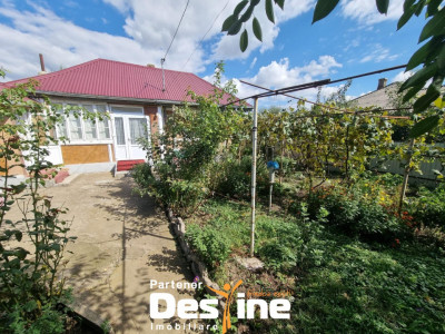 Lunca Pașcani - Casă + teren 500 mp, la 6 km de oraș,  gaze, apă, canalizare