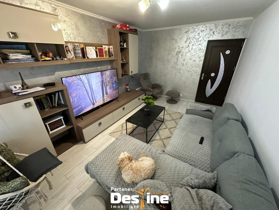 Pașcani - Apartament 2 camere, 55mp, decomandat, etaj 3, zona Sfânta Vineri