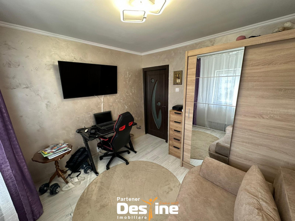 Pașcani - Apartament 2 camere, 55mp, decomandat, etaj 3, zona Sfânta Vineri
