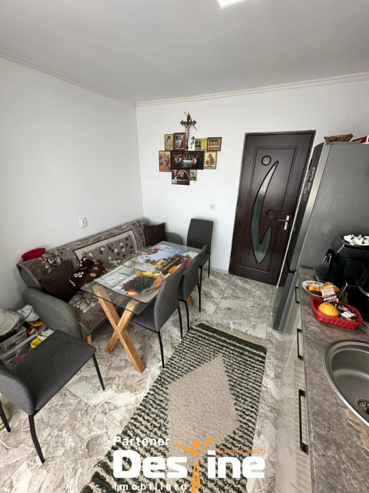 Pașcani - Apartament 2 camere, 55mp, decomandat, etaj 3, zona Sfânta Vineri