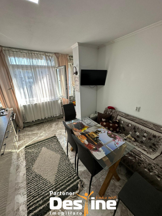 Pașcani - Apartament 2 camere, 55mp, decomandat, etaj 3, zona Sfânta Vineri