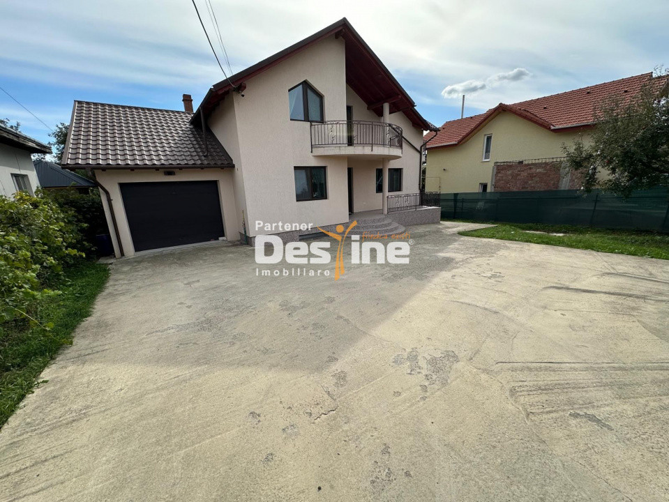 Pașcani - Vilă modernă cu demisol, garaj, terasă și curte generoasă 1000 mp