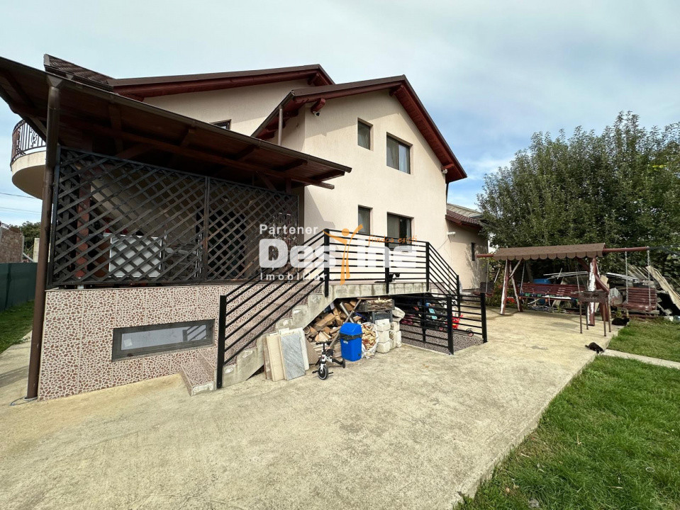 Pașcani - Vilă modernă cu demisol, garaj, terasă și curte generoasă 1000 mp