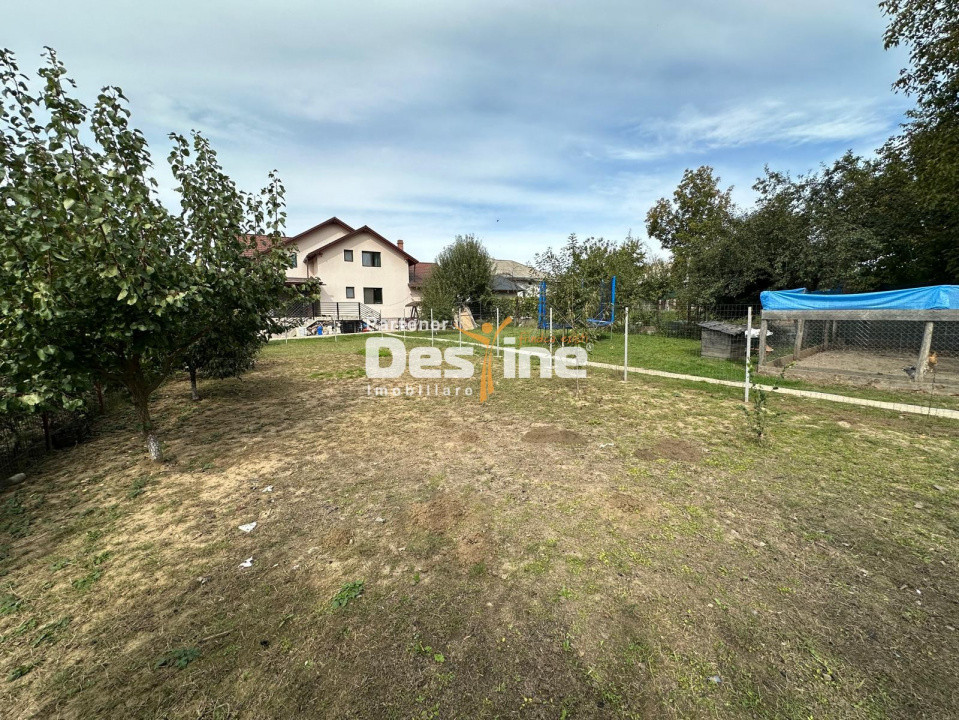 Pașcani - Vilă modernă cu demisol, garaj, terasă și curte generoasă 1000 mp