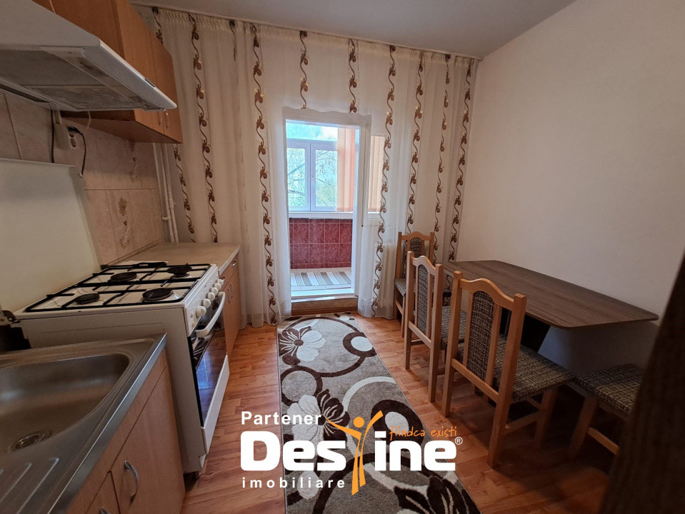Apartament de inchiriat 2 camere, decomandat , Nicolina, 400 EURO