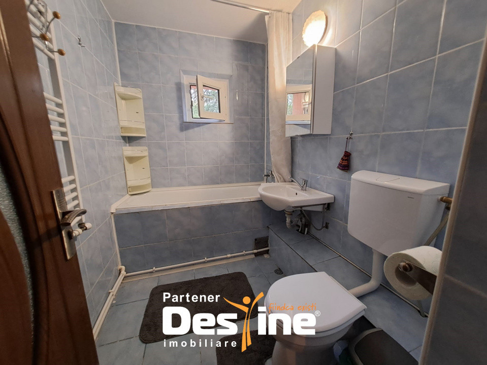 Apartament de inchiriat 2 camere, decomandat , Nicolina, 400 EURO