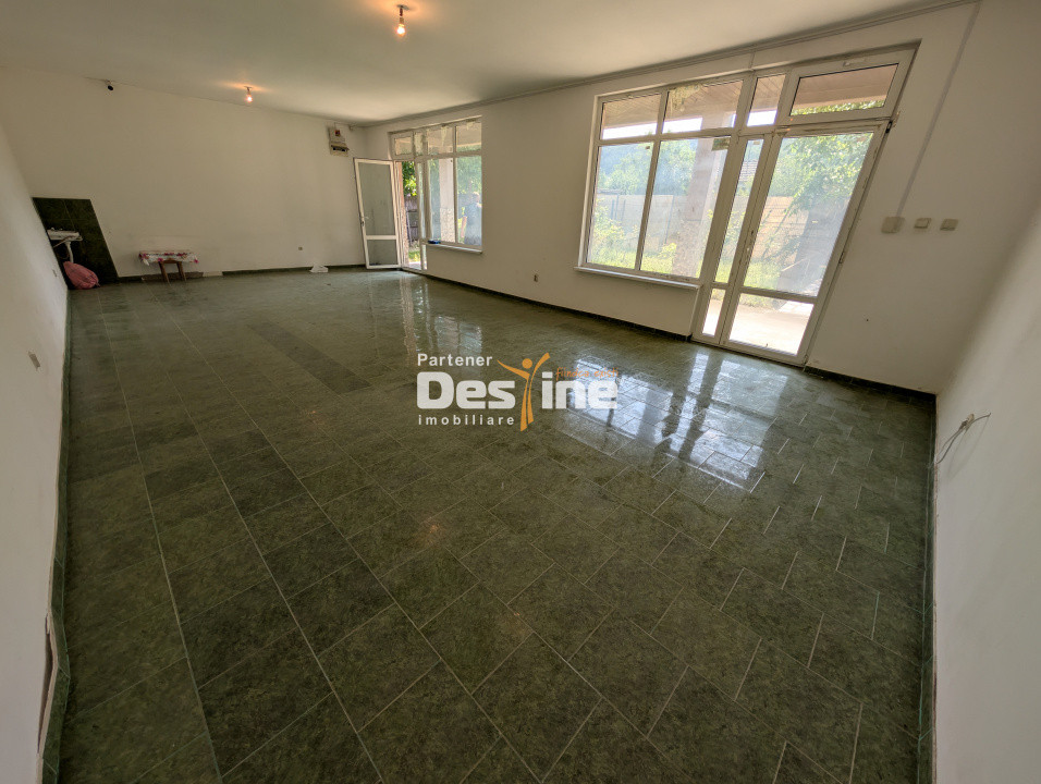 Casă 170 mp + 2400 mp teren, curte cu IAZ cu potențial comercial, asfalt - Osoi