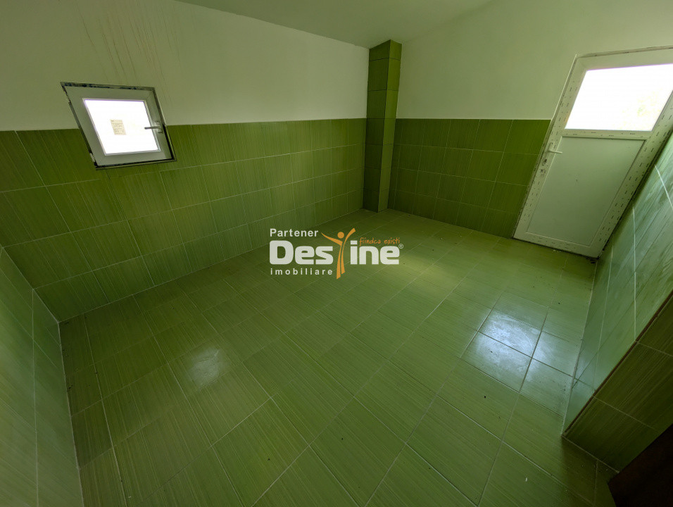Casă 170 mp + 2400 mp teren, curte cu IAZ cu potențial comercial, asfalt - Osoi