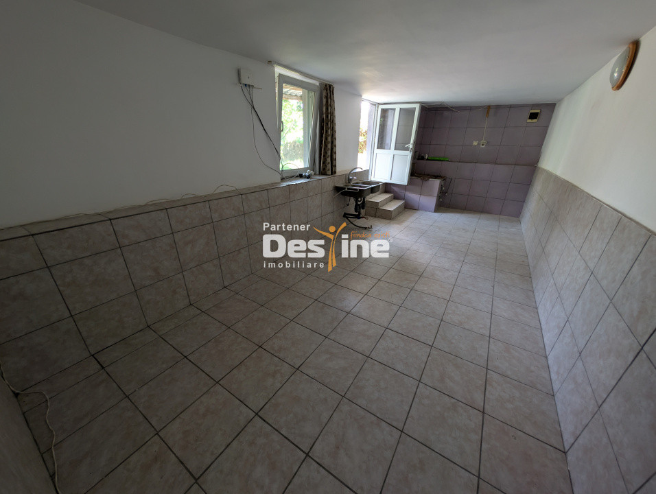 Casă 170 mp + 2400 mp teren, curte cu IAZ cu potențial comercial, asfalt - Osoi