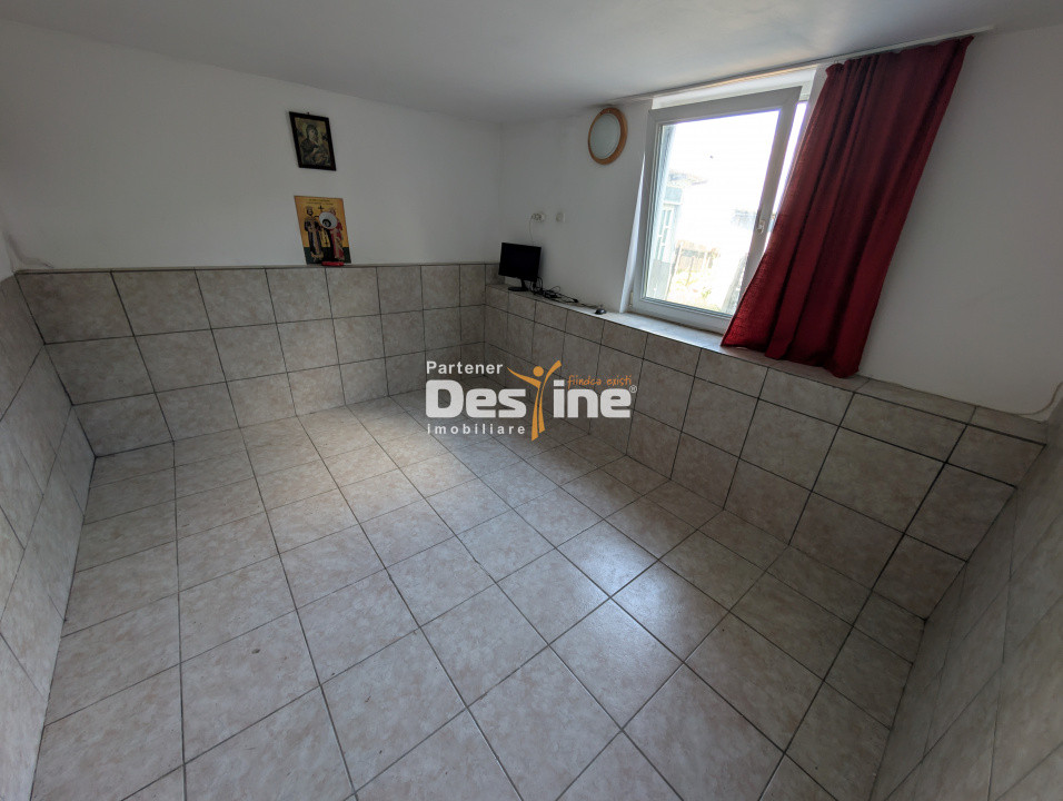 Casă 170 mp + 2400 mp teren, curte cu IAZ cu potențial comercial, asfalt - Osoi
