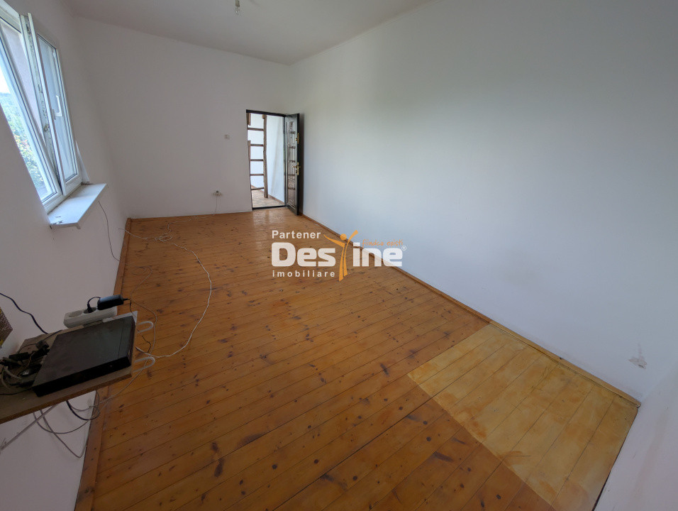 Casă 170 mp + 2400 mp teren, curte cu IAZ cu potențial comercial, asfalt - Osoi