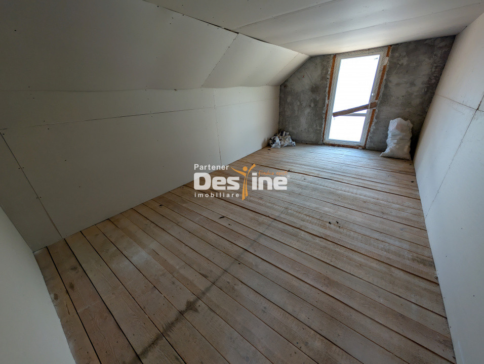 Casă 170 mp + 2400 mp teren, curte cu IAZ cu potențial comercial, asfalt - Osoi