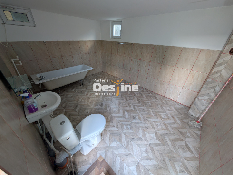 Casă 170 mp + 2400 mp teren, curte cu IAZ cu potențial comercial, asfalt - Osoi