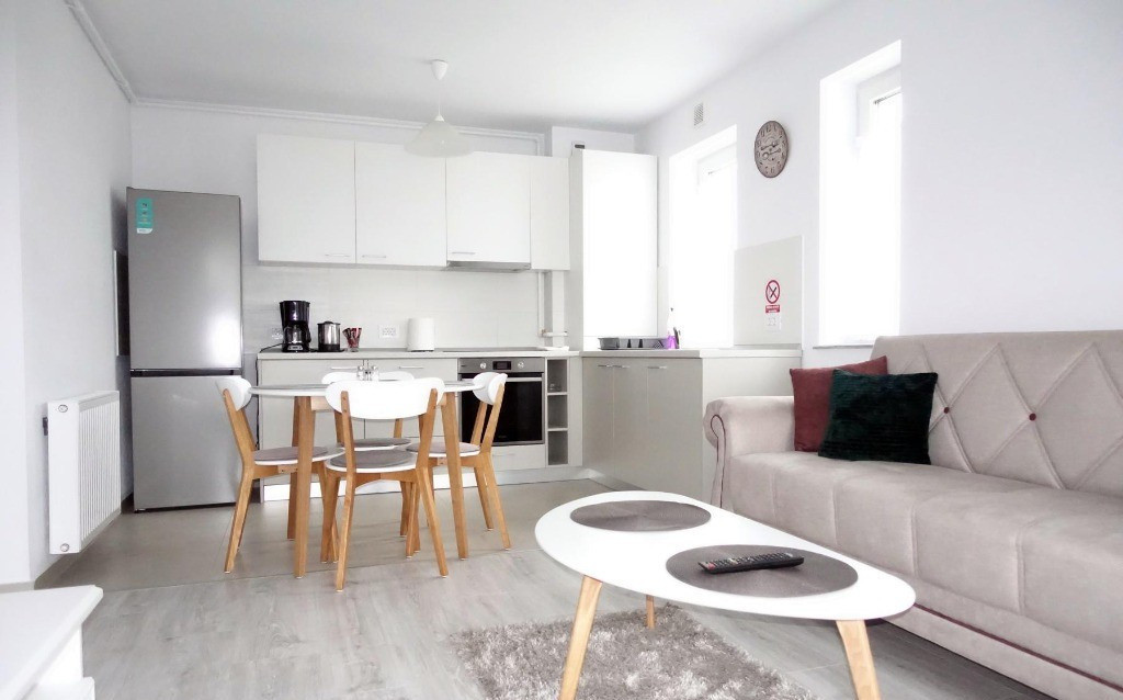Studio etajul 1 cu balcon si loc de parcare, vis a vis mall Coresi Kasper
