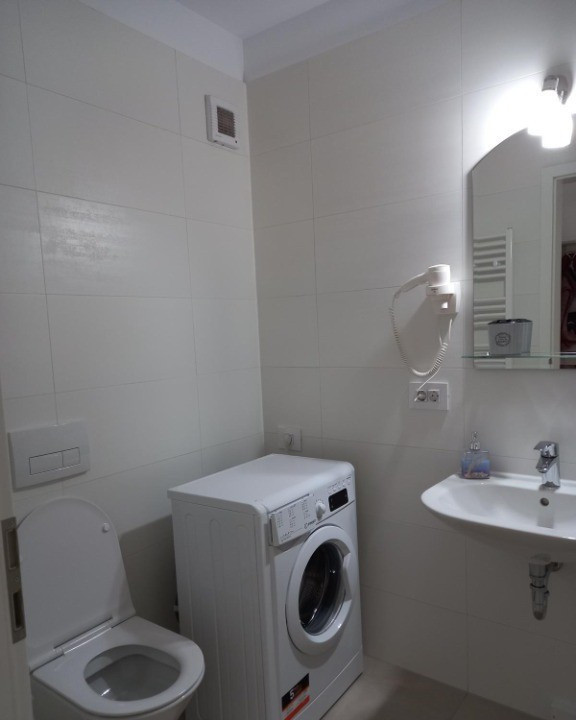 Studio etajul 1 cu balcon si loc de parcare, vis a vis mall Coresi Kasper