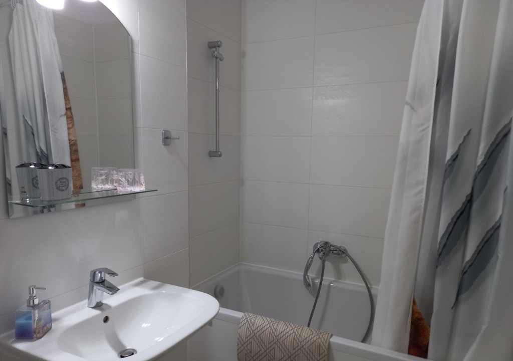 Studio etajul 1 cu balcon si loc de parcare, vis a vis mall Coresi Kasper