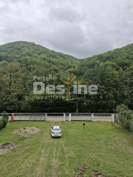 Casă frumoasă - zonă liniștită