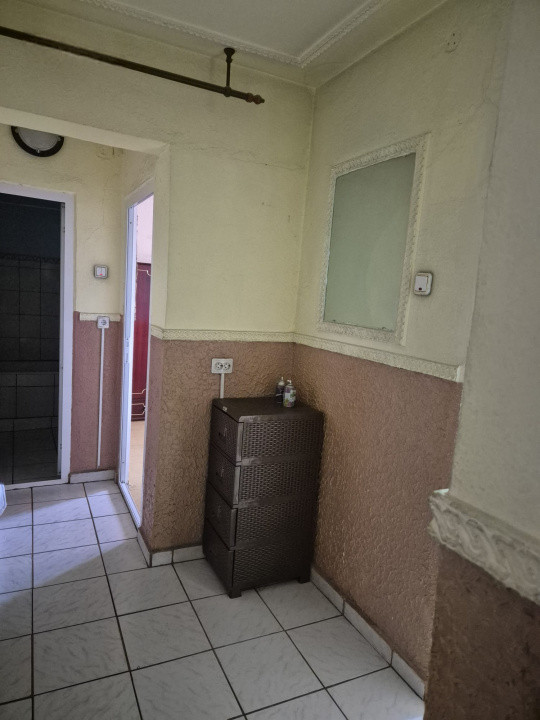 Apartament 2 camere, decomandat, zona de vest